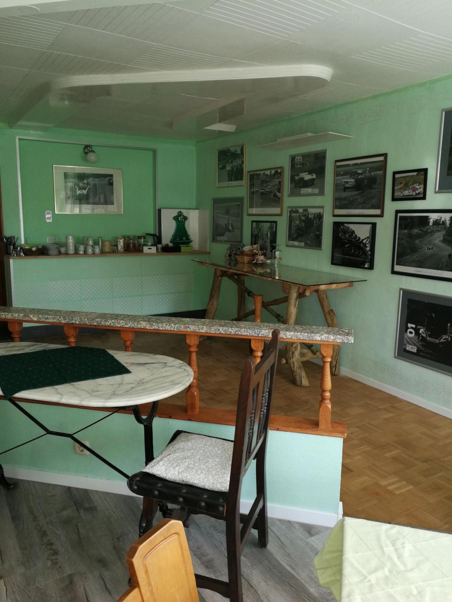 Gaestehaus Fuchsroehre Welcherath エクステリア 写真